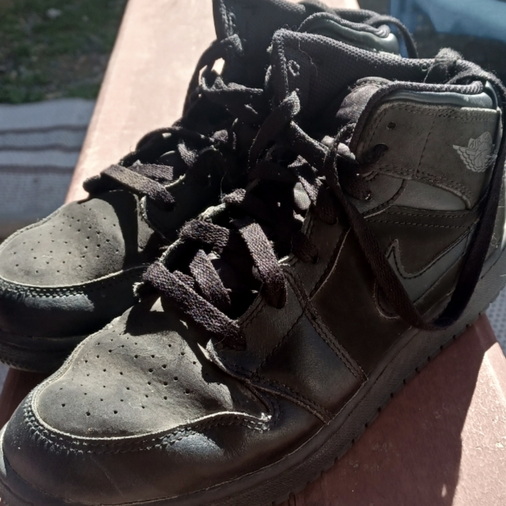 Air Jordens all black size 6